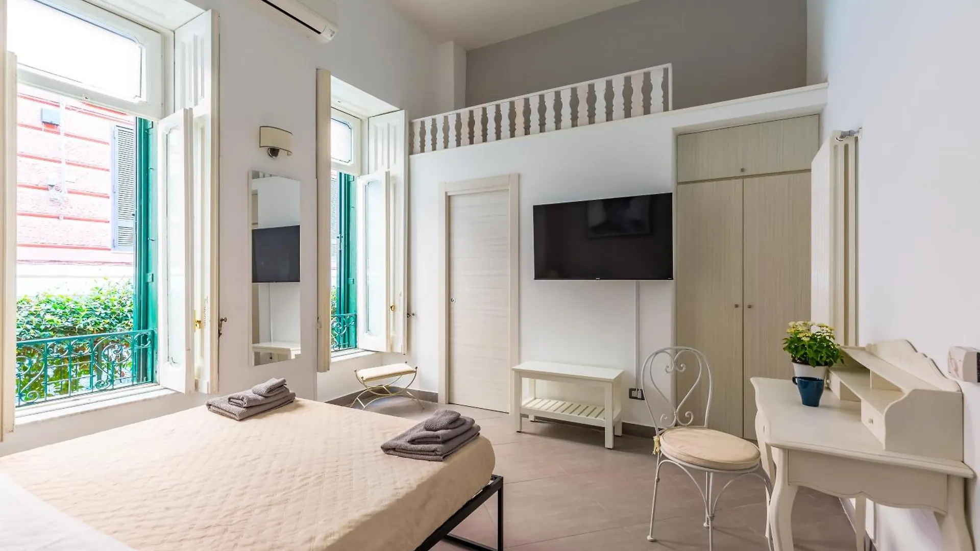 Duplex Indipendente Vicino Al Lungomare Caracciolo Apartment Naples
