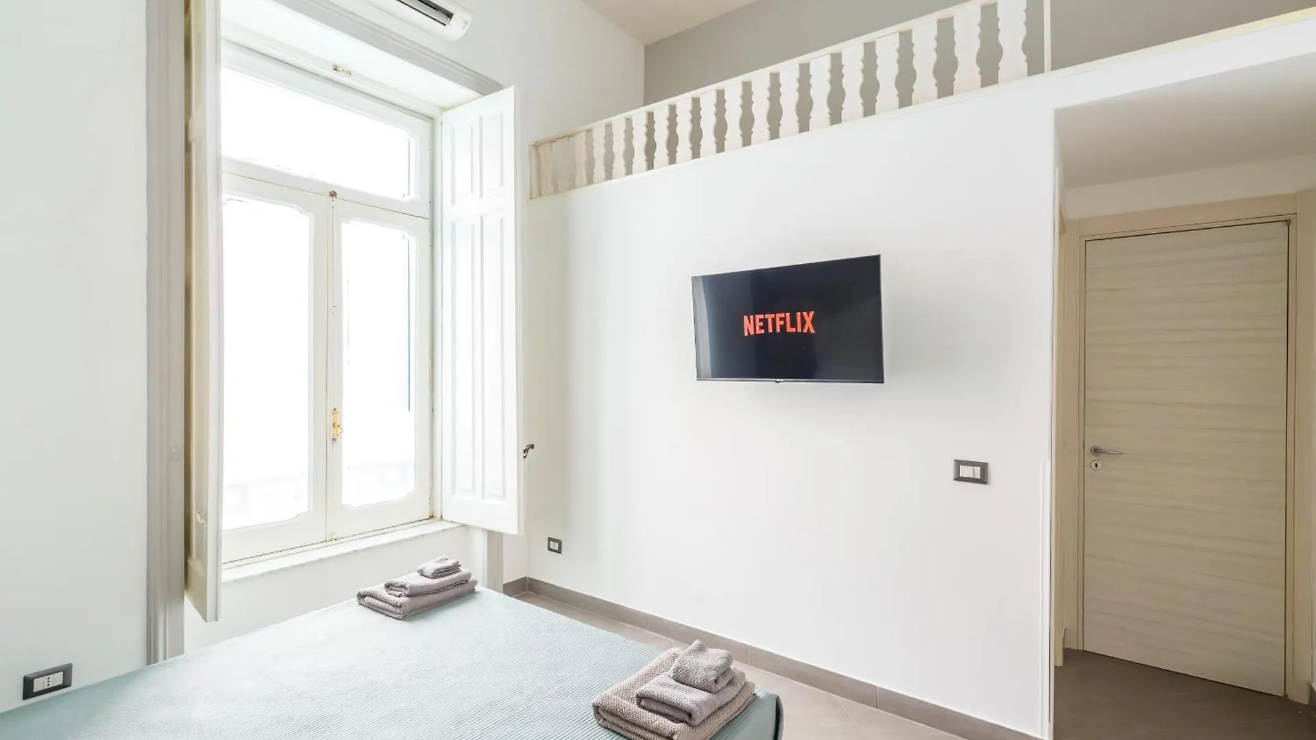 Duplex Indipendente Vicino Al Lungomare Caracciolo Apartment Naples